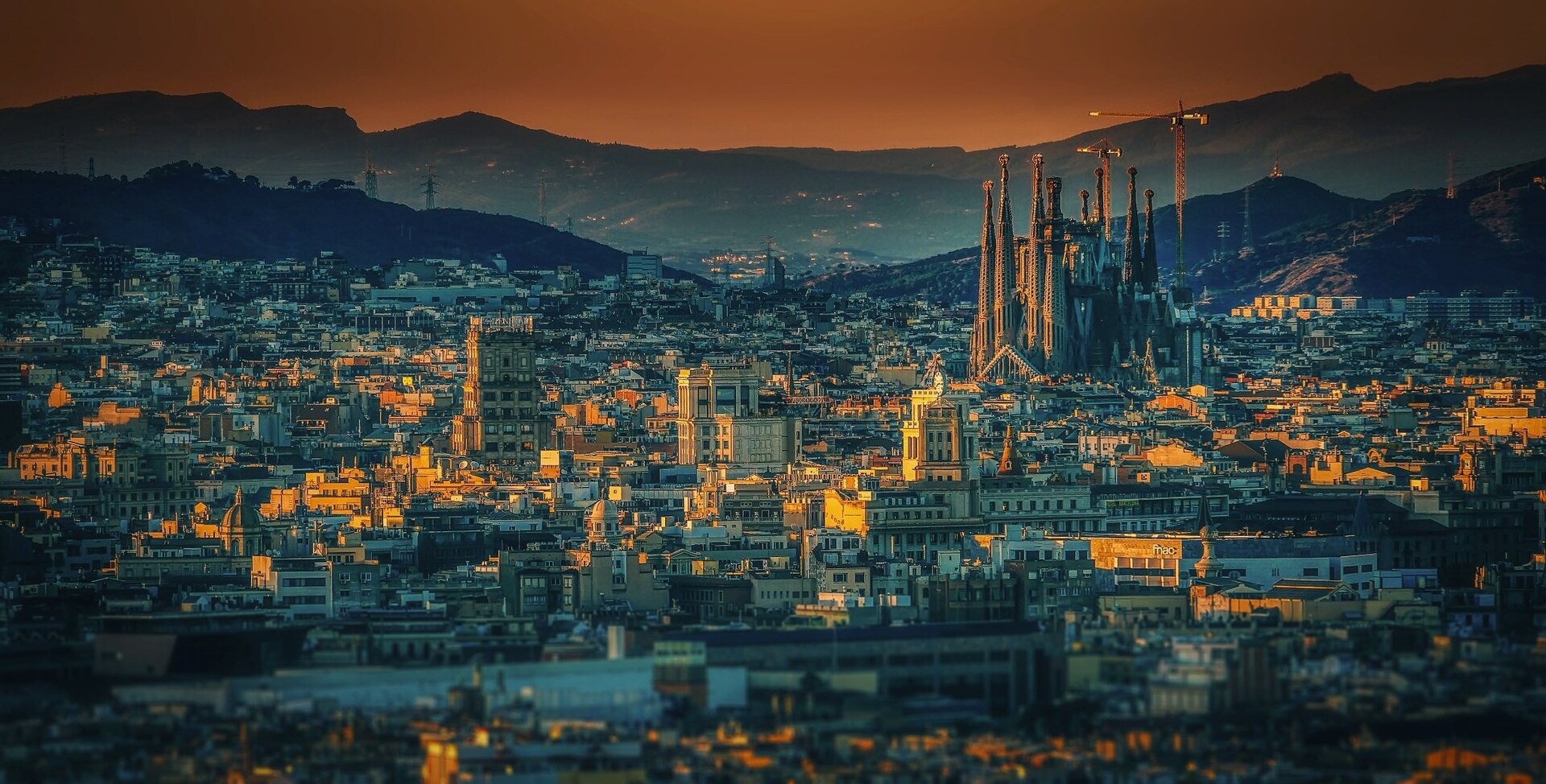 Vista aérea de Barcelona al atardecer